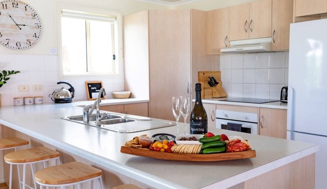 Seachange @ Coobowie Holiday Home (sleeps 12 guests)