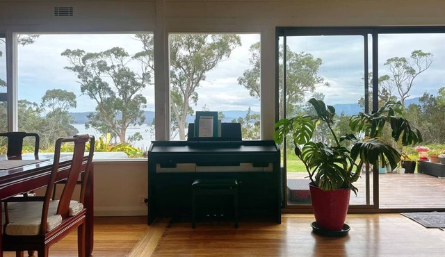 Seaside Retreat – A Hidden Gem by the Ocean