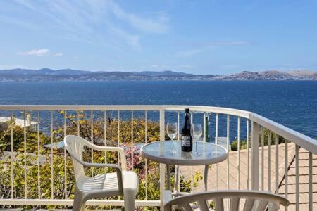 Seaside Serenity: Panoramic Waterfront Retreat