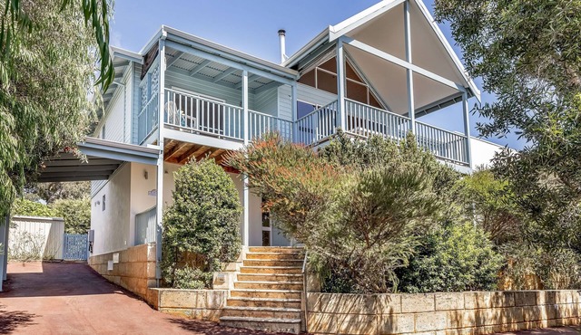 Seaview in Old Dunsborough: ocean views and pet friendly in Dunsborough