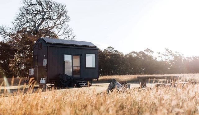 Secluded Tiny House with Mountain Views in Victoria