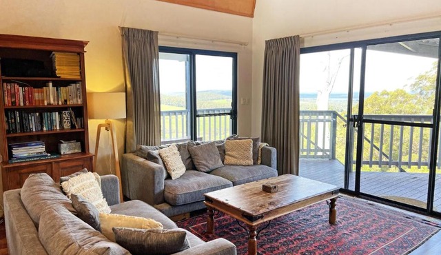 Serendeva: Stunning views, private & EV charger