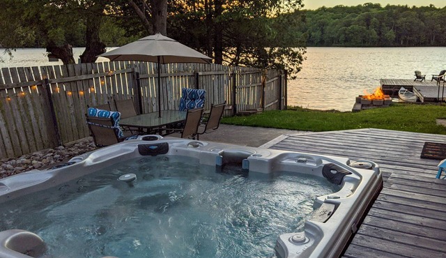 Serene Lakefront Retreat with Hot Tub in Mallorytown
