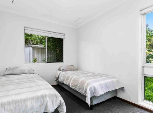 Serene Stay 2BR, Sleeps 4, River & Beach Close