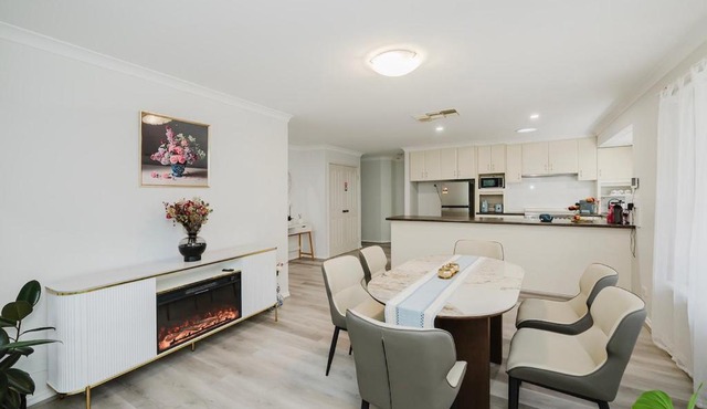 Shelley Riverside Home Near CBD & Airport