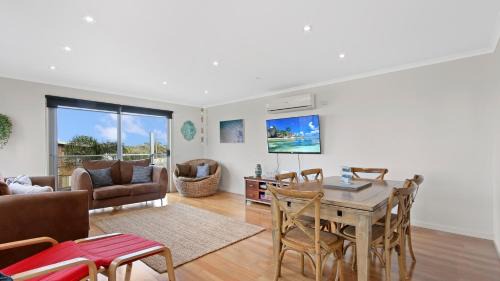 Shore Thing - Spacious Retreat for 15 Guests
