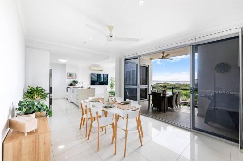 'Skyline' Top of Town Resort-style City Living