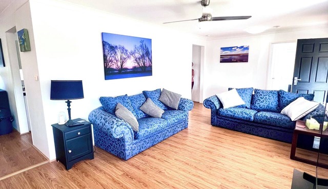 Sleeps 6+ Cervantes Coastal Escape | Close to Beaches, Pinnacles & Wildflowers