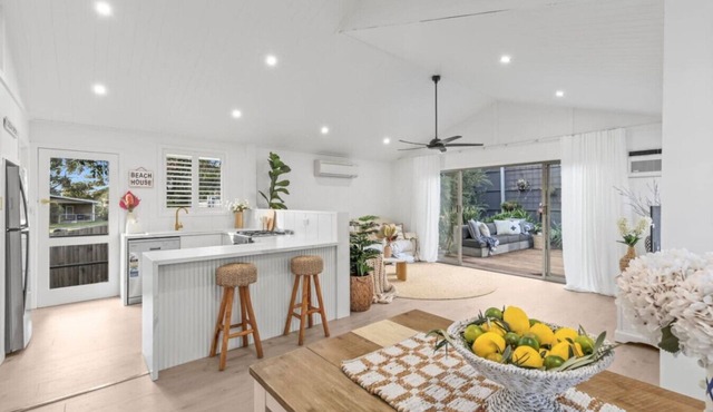Sleeps 6 - Pet Friendly!