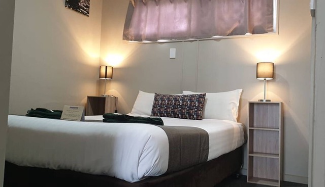 Smerdon Lodge Motel