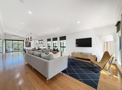 Snowgum Bright Retreat - 2 Houses, 1 Location