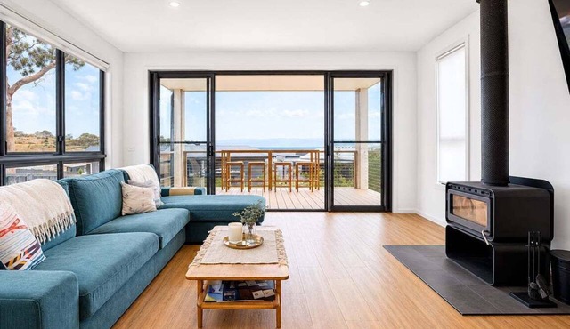 Snowy Lake Haven - 3 Bedroom House