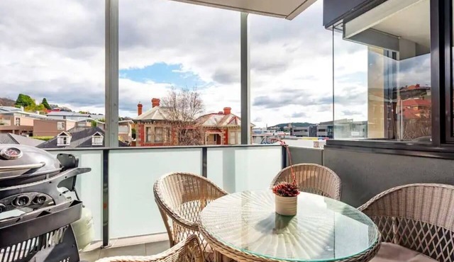 Soak up the City Lifestyle in the Heart of Hobart