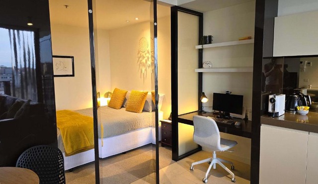 South Yarra Style - Smart 1bed with parking in Melbourne