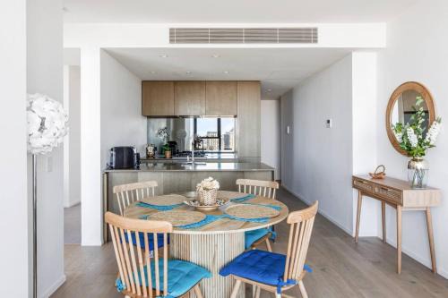Southbank Sojourn - Resort Comfort & Skyline Views