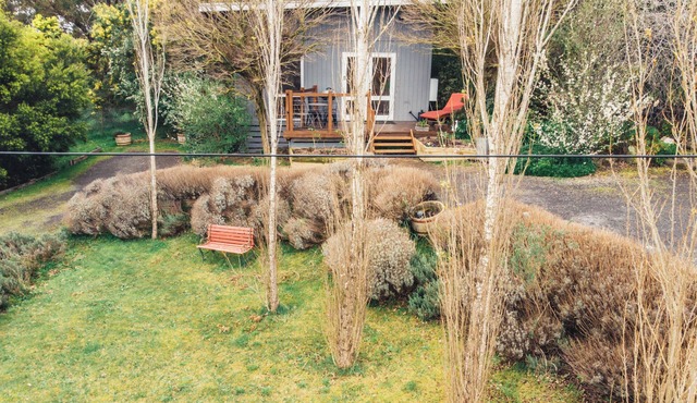 Spa. Fireplace. Bush views. Walking distance to Daylesford. The perfect getaway