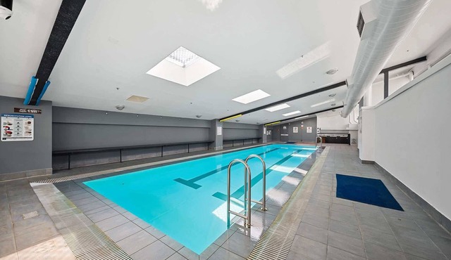Spacious 3-Bed Apartment in Canberra CBD