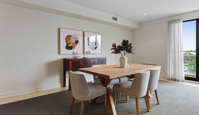 Spacious 3-Bed Apartment by the MCG
