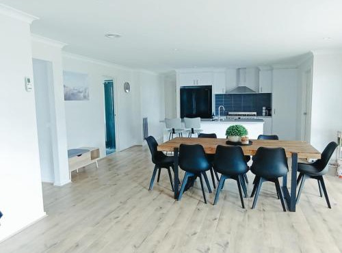 Spacious 3bdrm home next to Captains Cove Resort - Captains Edge