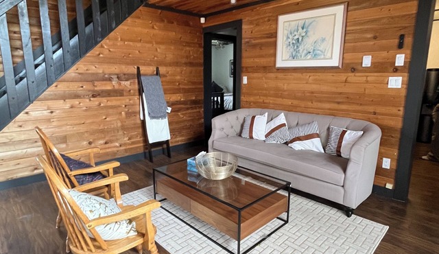 Spacious 4-Bedroom Cottage for Year-Round Family Getaways. Rent 2days get 2 Free in Traverse Bay
