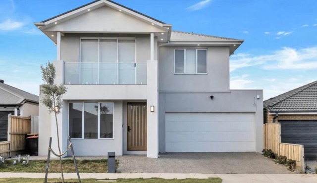 Spacious 5 Bedroom Family Retreat Near Melbourne