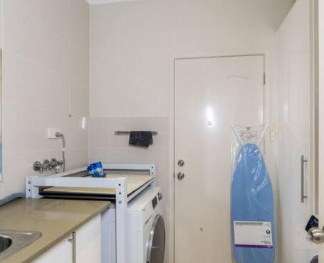 Spacious 5BR 3BA Home w Parking and Yard in Sunnybank M11 in Brisbane