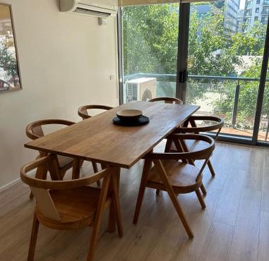 Spacious apartment minutes from the CBD