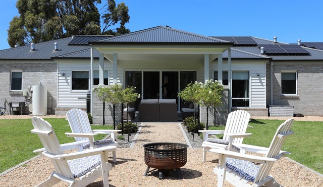 Spacious country home with all the mod cons, perfect for families or couples.