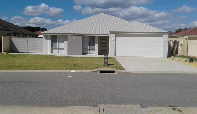 Spacious family home,5 minutes walk to beach