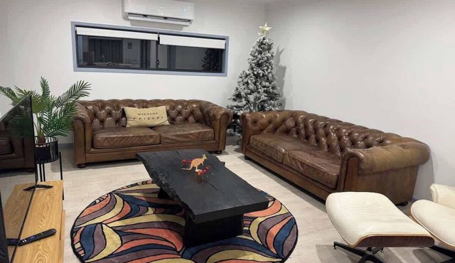 Spacious House Near Parks & Shops, Fast WiFi in Bracken Ridge