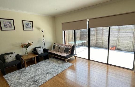 Spacious & Sunny 2BR with garage,11 min to airport