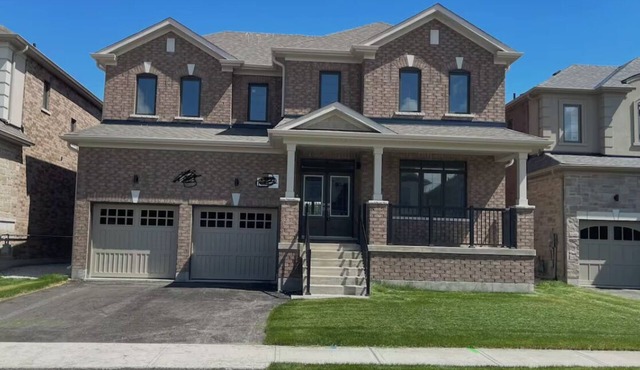 Spacious Waterfront Retreat near Blue Mountain & Wasaga Beach - All-Season Fun! in Stayner