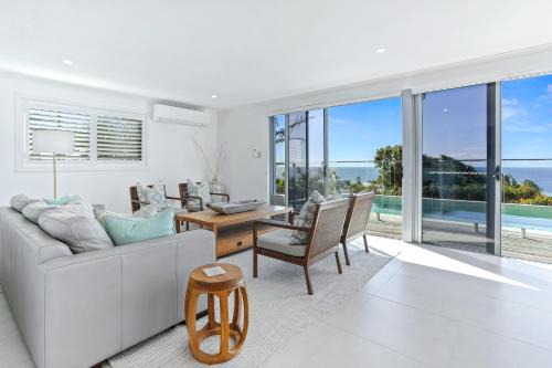 Spectacular Beachside Living, Sunrise Beach