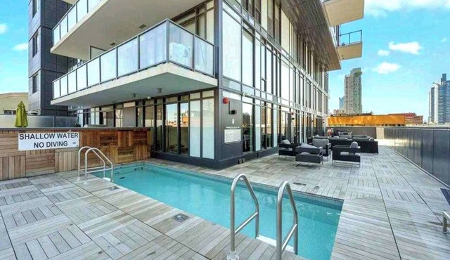 Spectacular Tower View Condo w Free Parking n in Calgary