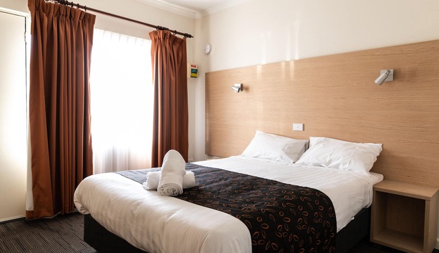 Sphinx Hotel Motel