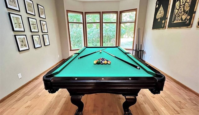 Squamish Escape: 5BR | Hot Tub | Game Room | EV in Squamish