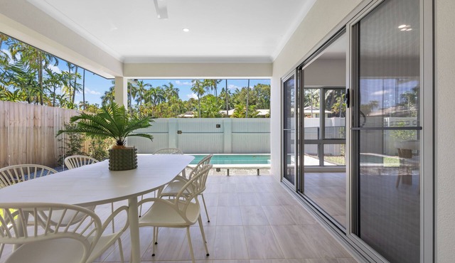 St Crispins Villa 1 with private heated Pool