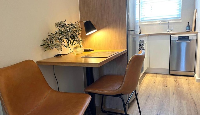 St Kilda apt close to beach