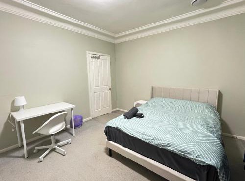 Standard Queen Room in Two Story House - R1