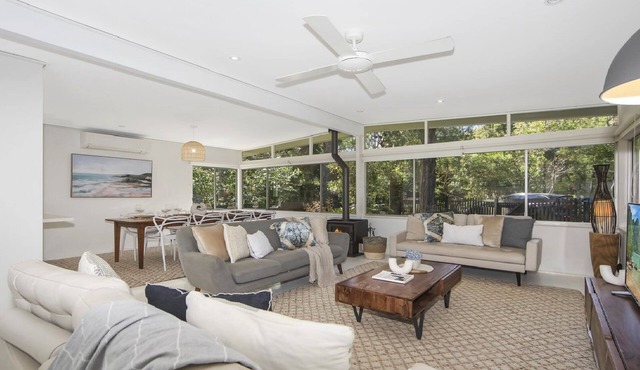 Stay 3 for 2 this Winter* Fireplace, walk to beach