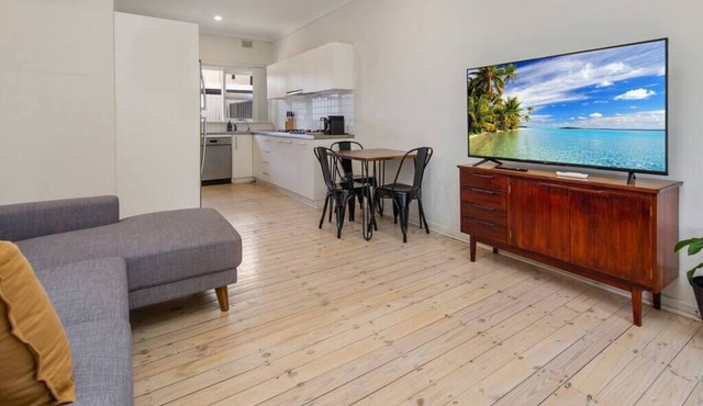 Stay Here On Pier- 2 Bdrm, Sleeps 4, Beach, Wifi