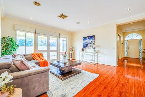 StayAU Spacious Home BBQ&Backyard Pet-friendly