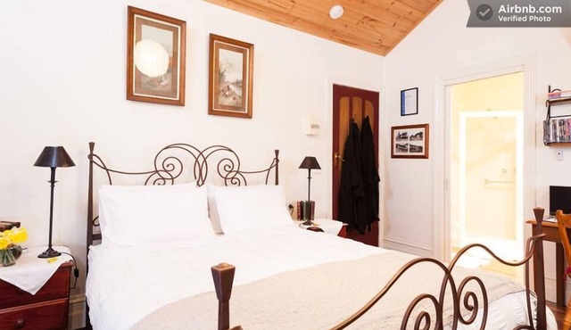Stones Throw Cottage Bed & Breakfast