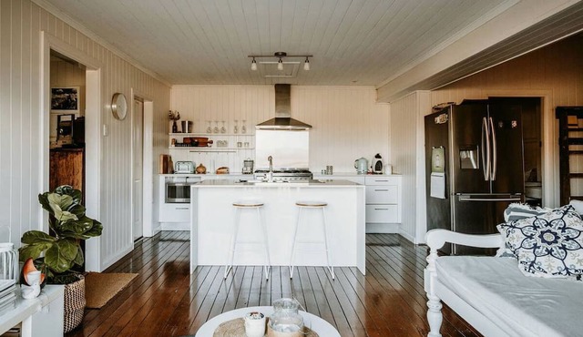 Stunning Cabin with Fireplace Perfect for a Weekend Getaway from Brisbane in Woolooman
