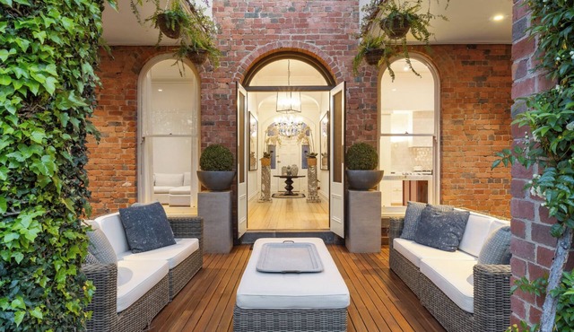 Stunning family home with pool & spa. Close to restaurants and shopping!