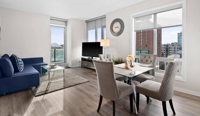 Stylish 2Bd Apt Downtown City Mountain View in Calgary
