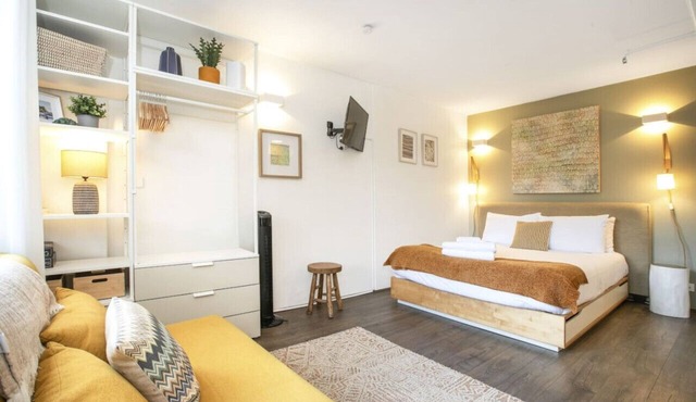 Stylish Bondi Studio Minutes From Bondi Beach in Bondi