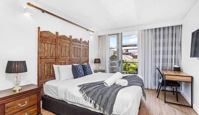 Stylish & Comfortable 1-Bedroom Hotel Room with Rooftop Access