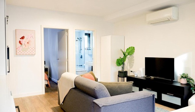 Stylish Inner-City Apartment | Near MCG
