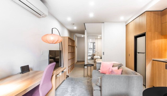 Stylish South Yarra Stay | Pool & Wellness Perks